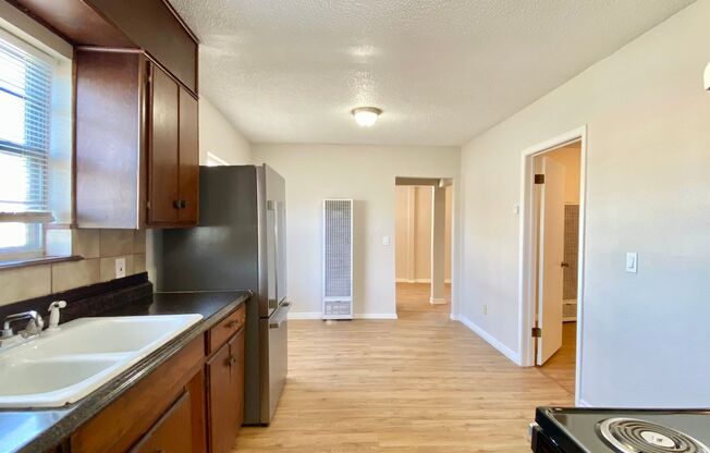 Newly Remodeled 2 Bed, 1 Bath Apt in Near The Paseo