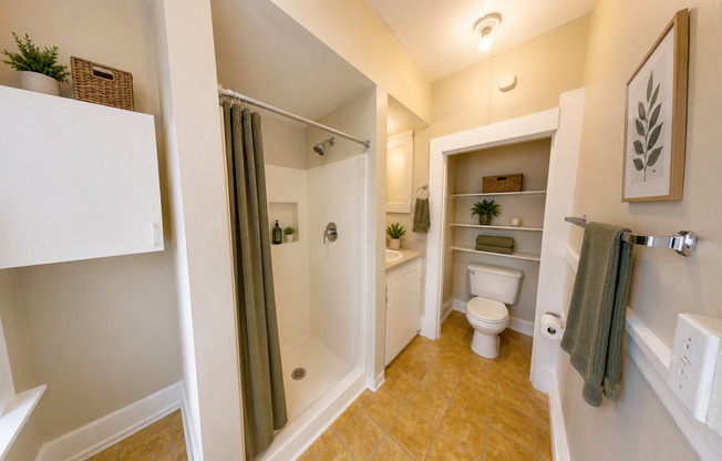 Studio, 1 bath, 332 sqft, $1,350, Unit 203