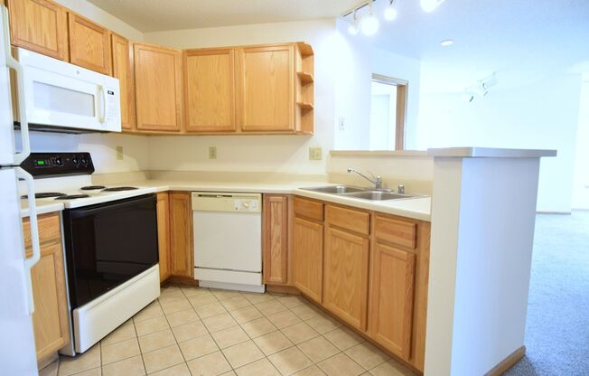 2 beds, 2 baths, 1,000 sqft, $2,025, Unit 8110-310