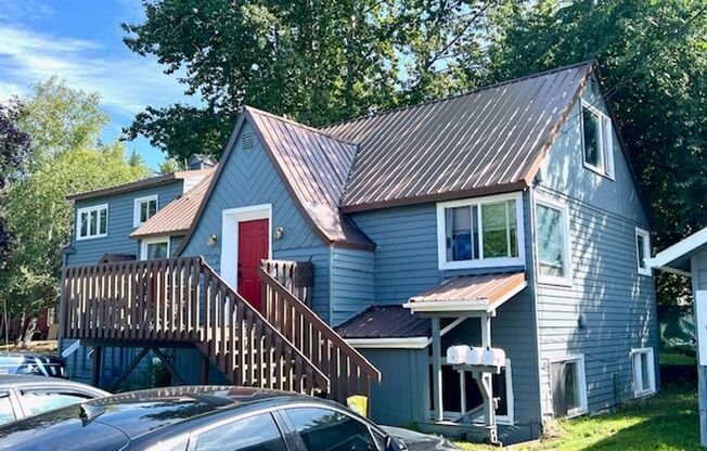 Midtown 3 Bed Apt. w/ 2 Car Garage