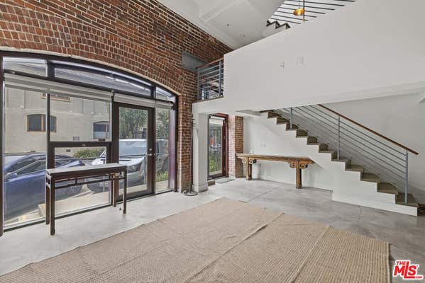 940 E 2 ST
