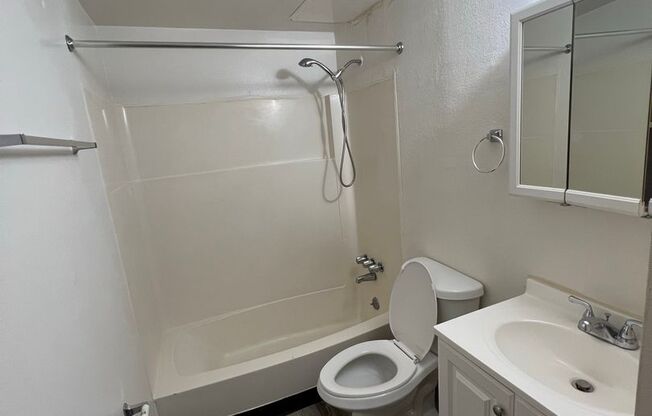 2 beds, 1 bath, 667 sqft, $755, Unit A205