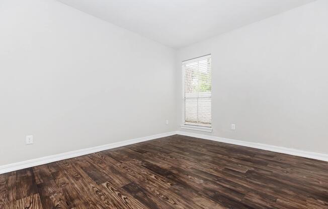 1 bed, 1 bath, 699 sqft, $909