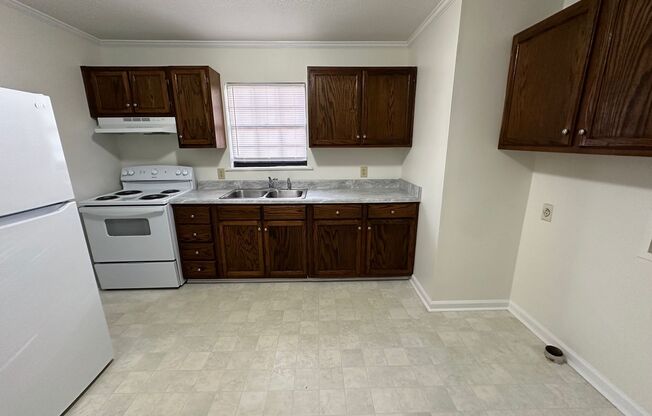 2 beds, 1 bath, $1,200