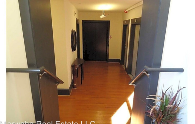 2 beds, 1 bath, 660 sqft, $995, Unit Apt #2