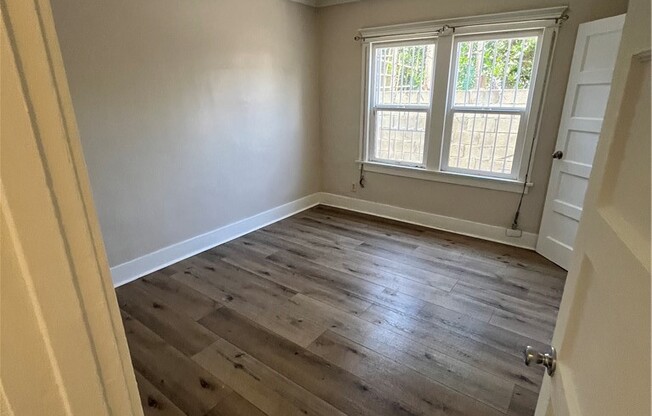 1349 W 49 ST