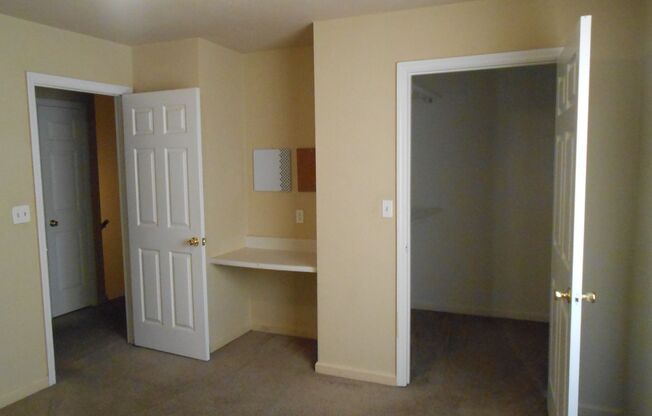 3 beds, 2 baths, $1,295, Unit 1