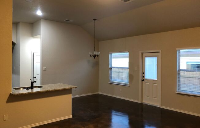 3 beds, 2 baths, 1,372 sqft, $1,585