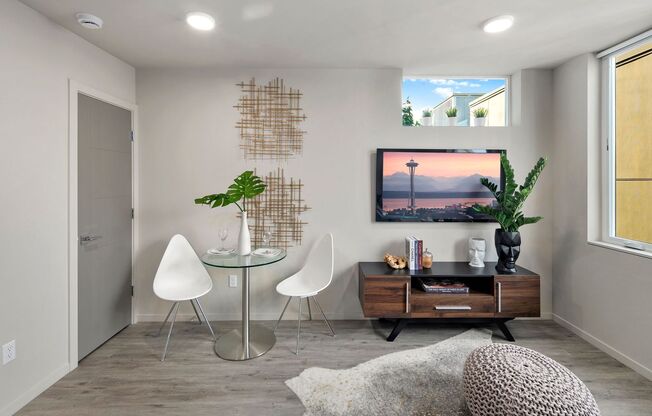 Studio, 1 bath, 295 sqft, $1,250, Unit 201