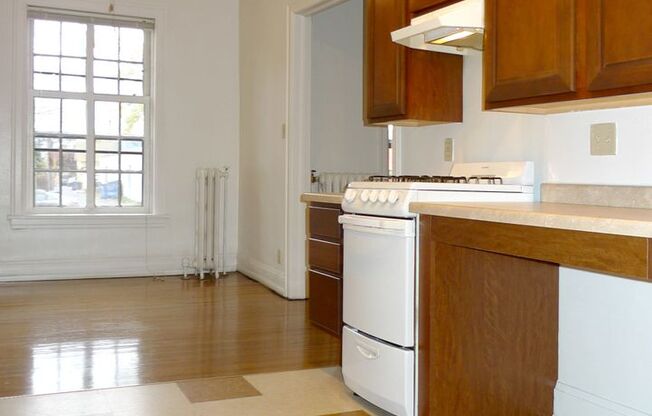 Studio, 1 bath, 480 sqft, $880, Unit 24 - 107