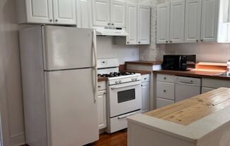 Renovated 1 Bed 1 Bathroom - On Fabric Row