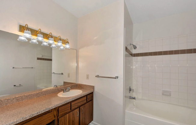 Home - Villas on Woodforest - Houston, TX