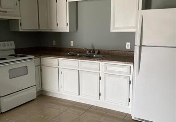 7627 WINDSOR OAKS