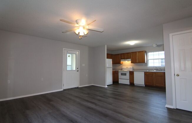 3 beds, 2 baths, $875, Unit H