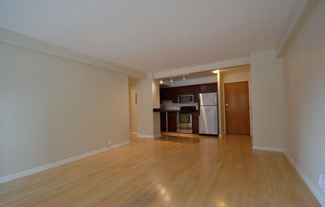 1 bed, 1 bath, 700 sqft, $1,725, Unit 418-0201
