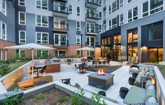 Make the most of every moment in our social courtyard—complete with fire pits, grilling stations, and cozy lounge seating for gathering day or night.