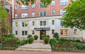 Move In Special! Logan Circle/ Dupont! Available Now! High End // 2 Bedroom / 2 Bathroom Condo
