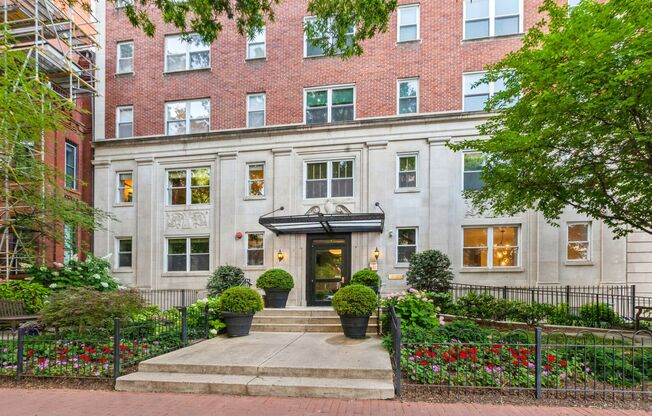 Move In Special! Logan Circle/ Dupont! Available Now! High End // 2 Bedroom / 2 Bathroom Condo