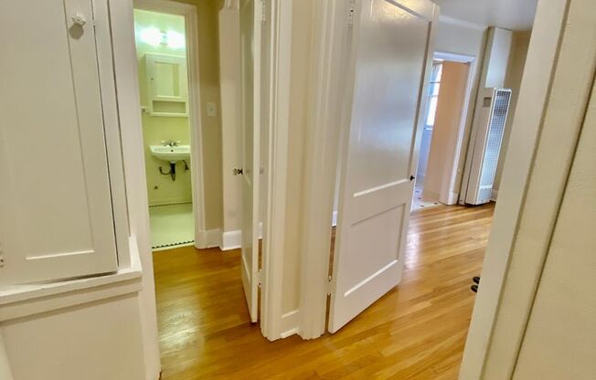 Studio, 1 bath, 365 sqft, $1,195, Unit 306
