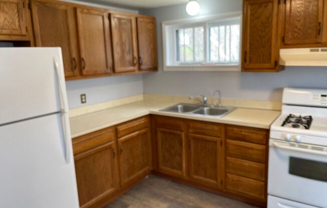 For Rent! Refreshed 2 bed/1 bed home in Comstock Park! Won't last long!