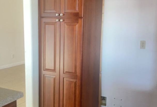 Available Now….large 4 bedroom in Vista, with bonus sunroom