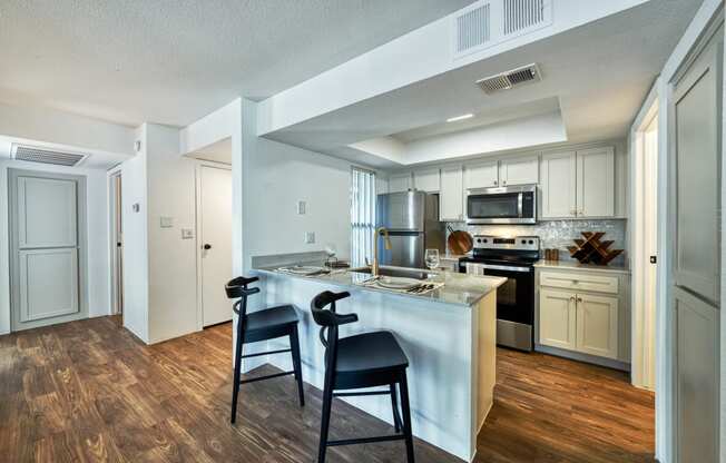 the preserve at ballantyne commons apartment kitchen with island and stools