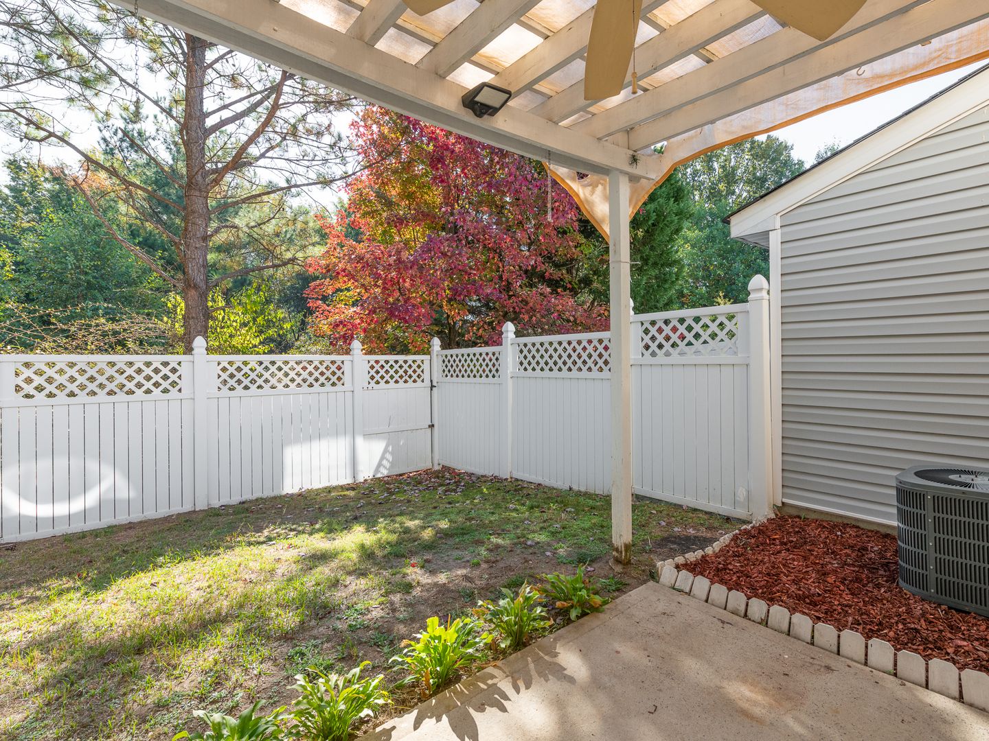 Super Townhouse with 2 MASTER BEDROOMS!