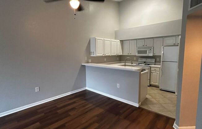 Spacious 1-Bedroom in “The Residence” FIRST MONTHS RENT FREE - Water Included