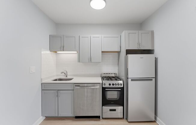 Studio, 1 bath, 205 sqft, $1,400, Unit 112