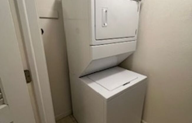 1 bed, 1 bath, 670 sqft, $1,049, Unit 100