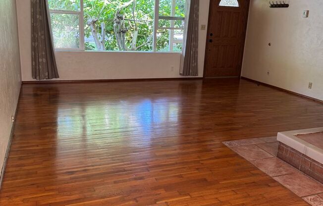 Santa Clara Cutie! Gardener's Paradise, beautiful hardwood floors, huge fully fenced back yard, fruit trees!