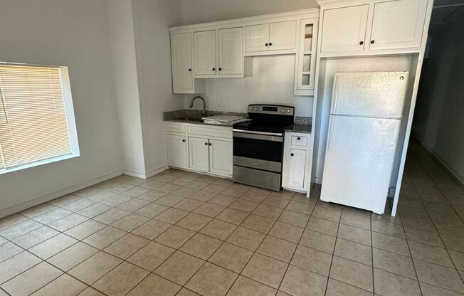 2 beds, 1 bath, 700 sqft, $1,195