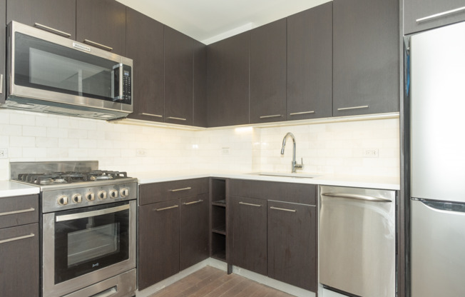 321 W 110 ST