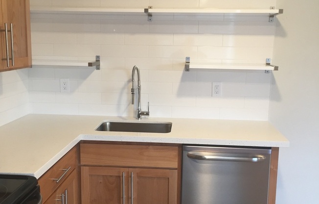 2 beds, 1 bath, $1,795, Unit 4