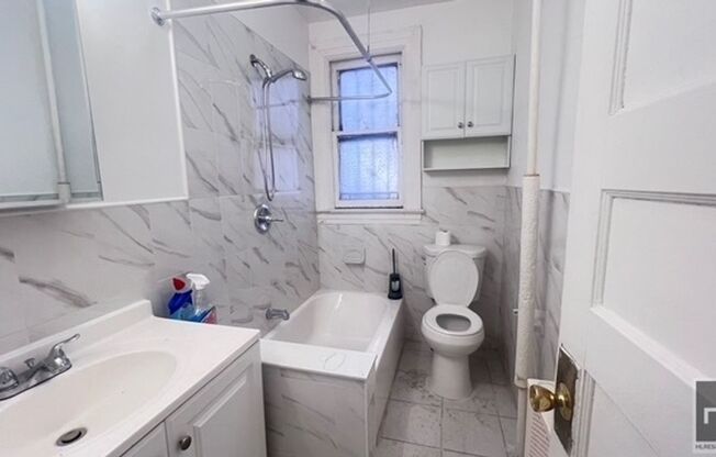 828 E 34 ST