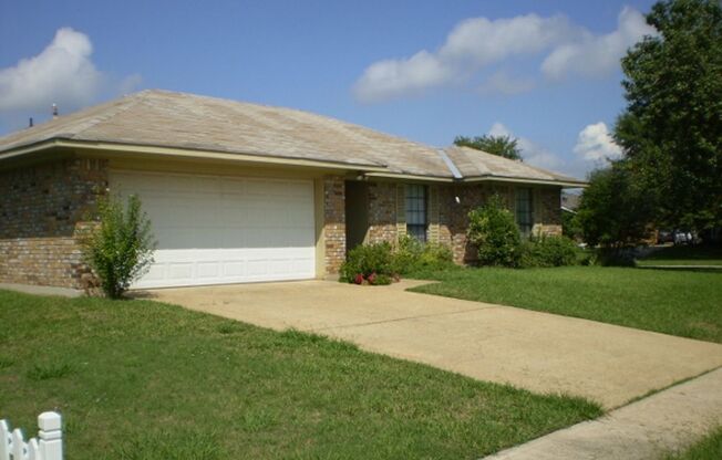 3 beds, 2 baths, $1,600