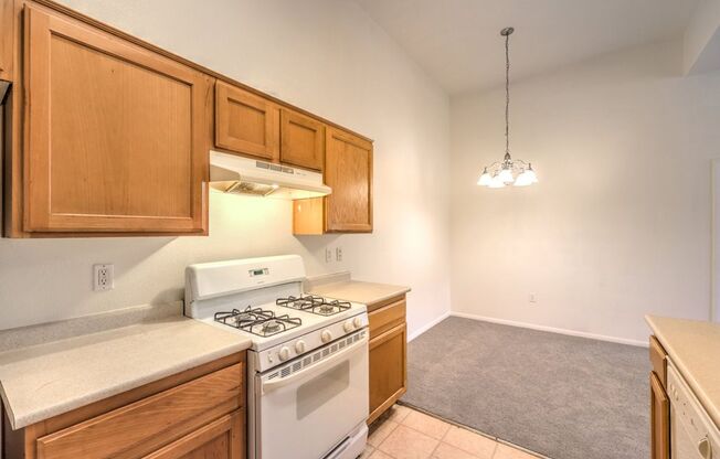 3 beds, 2 baths, $1,390, Unit # 2095