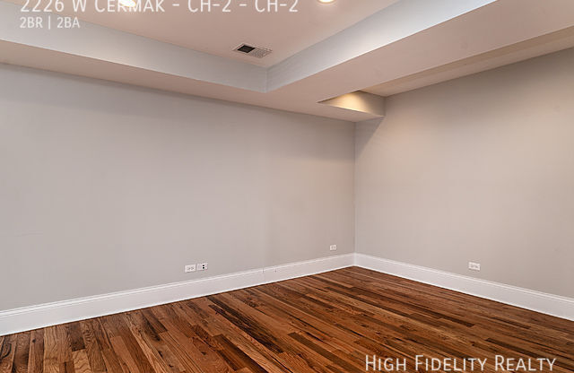 2226 W CERMAK CHEMIN