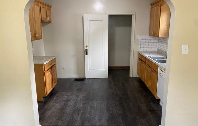 2 beds, 1 bath, $950