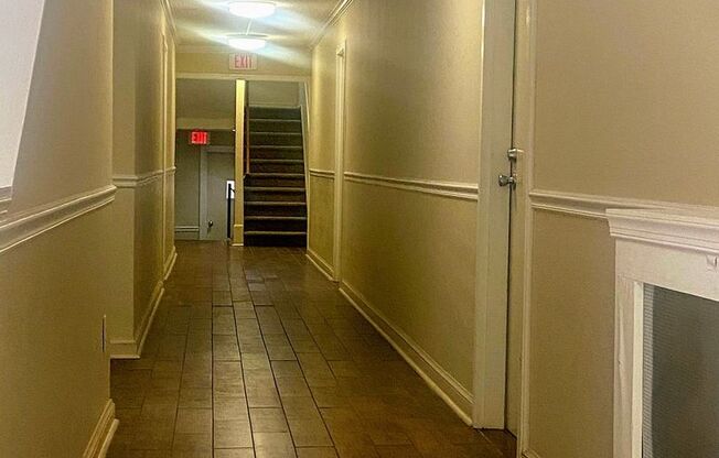Studio, 1 bath, 305 sqft, $1,550, Unit 4