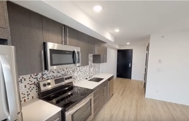 Studio, 1 bath, 272 sqft, $1,350, Unit 711
