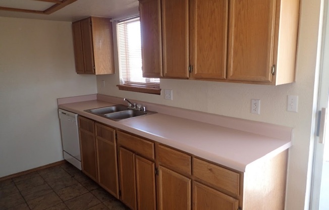 3 beds, 2 baths, $1,595