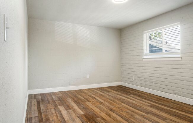 1 bed, 1 bath, 650 sqft, $895, Unit White Oaks #E