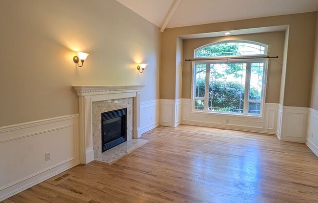 Beautiful 4 bedroom plus Den/Office Home in Mill Creek Community