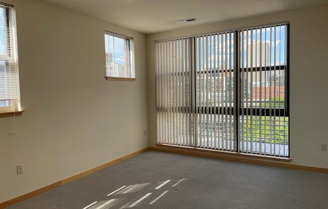 1 bed, 1 bath, 1,090 sqft, $2,095, Unit 324