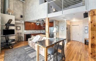 Beautiful One Bedroom Loft in Golden Triangle.