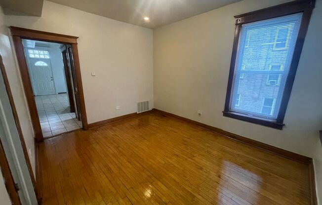 2 beds, 1 bath, $1,600, Unit 1650 # 2R