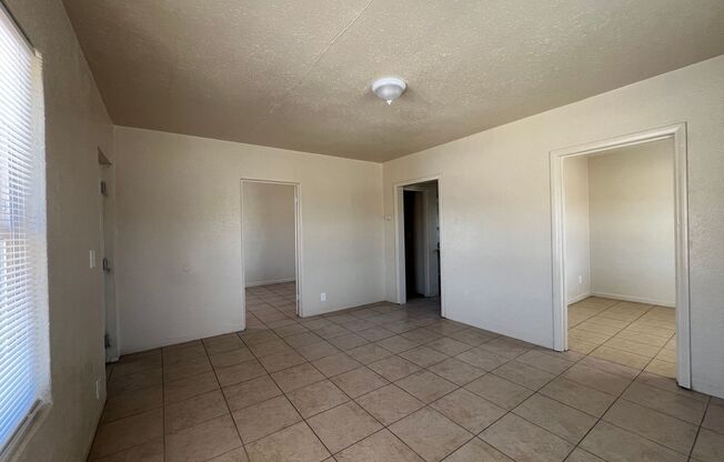 2 beds, 1 bath, $975, Unit APT # 7