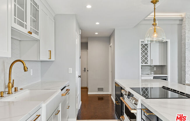 2 beds, 2 baths, 1,212 sqft, $5,750, Unit 616