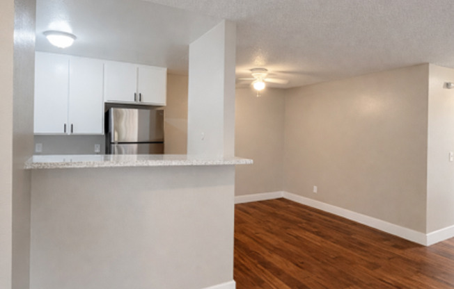 2 beds, 1 bath, 896 sqft, $1,895, Unit 070